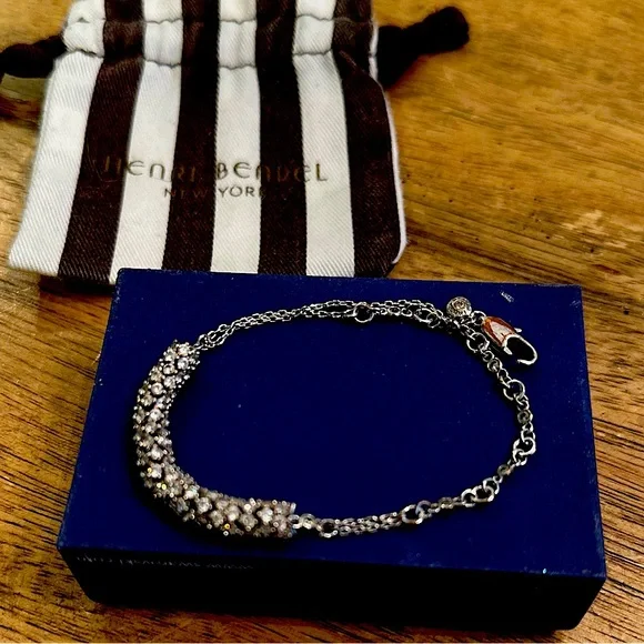 Gorgeous HENRI BENDEL Sparkly Rhinestone, Silver Infinity Bracelet - Picture 1 of 11